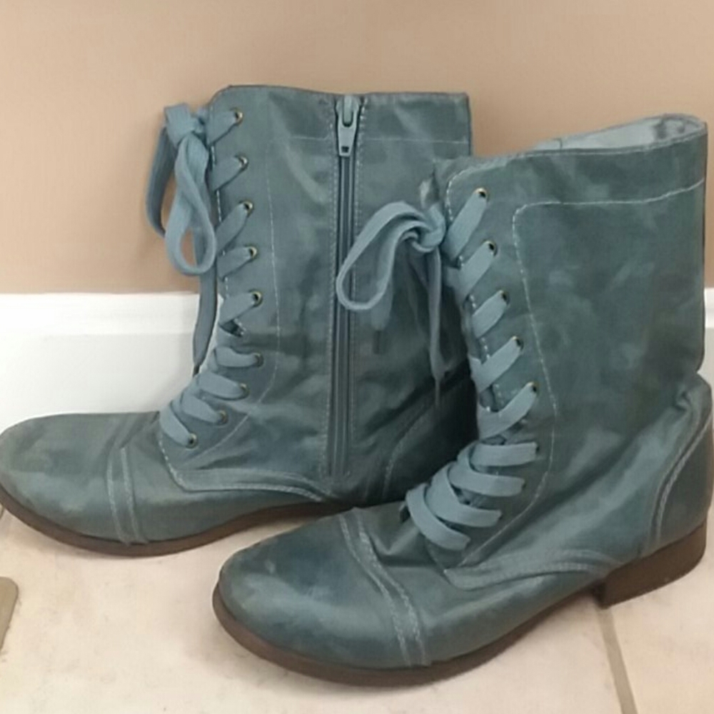 Combat boots